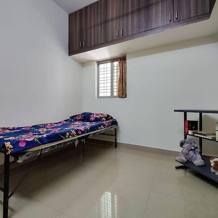 Comfy 2-Bedroom House In Sanjaynagar, Bengaluru Exterior foto